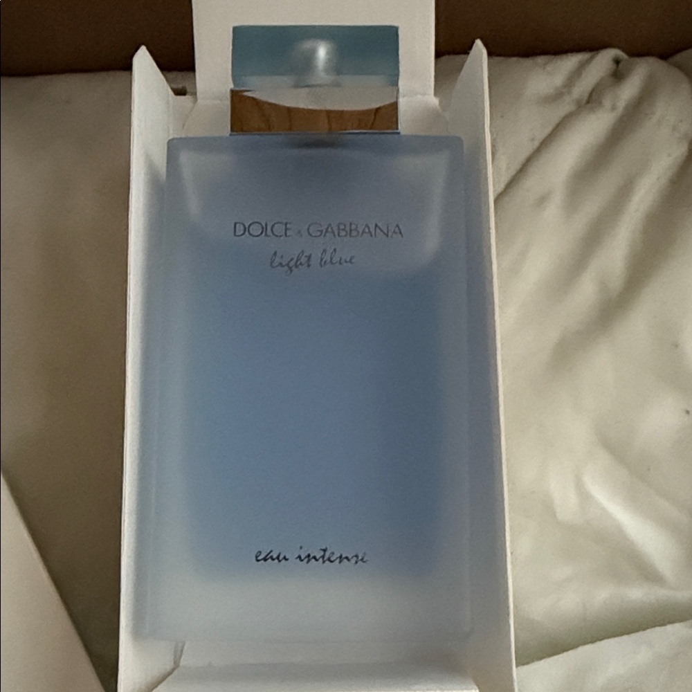 Dolce & Gabbana Light Blue Eau Intense in Frosted Blue